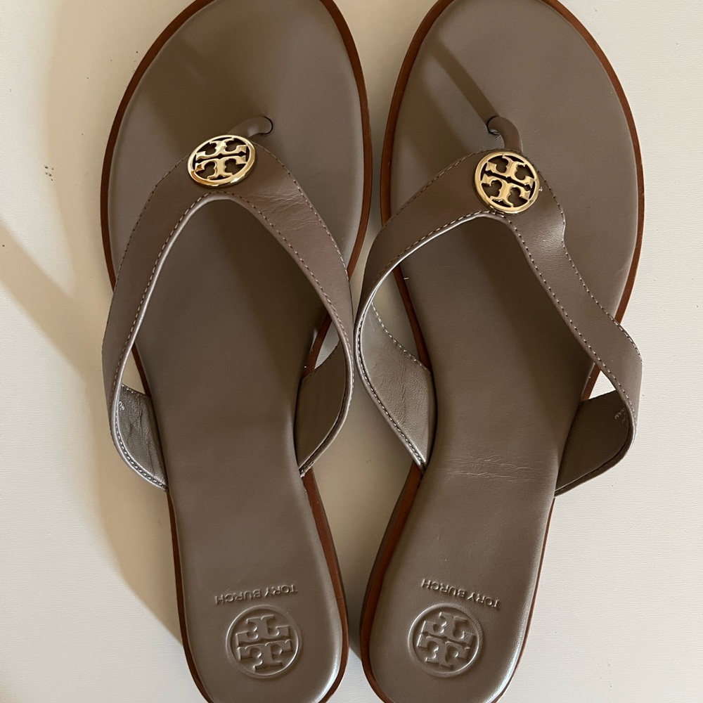 Like new Tory sandals